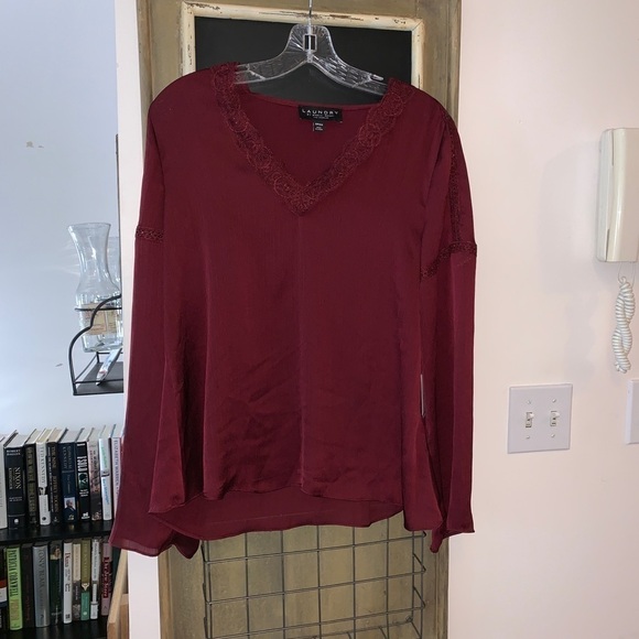 Laundry by Shelli Segal Burgundy Lace Trim V-Neck Blouse Size Small - Picture 4 of 7